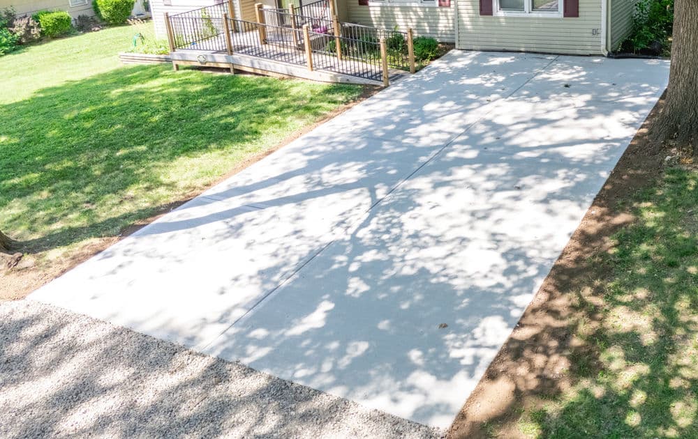 Gallery photos for Fresh Concrete Driveway for Enhanced Home Curb Appeal: Image #2