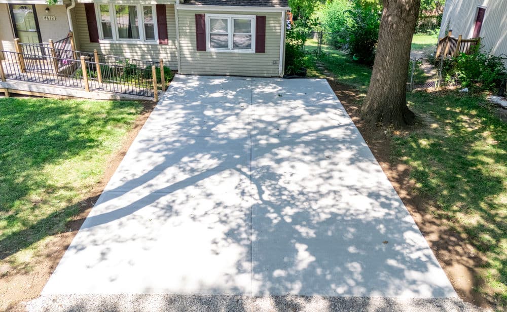 Gallery photos for Fresh Concrete Driveway for Enhanced Home Curb Appeal: Image #3