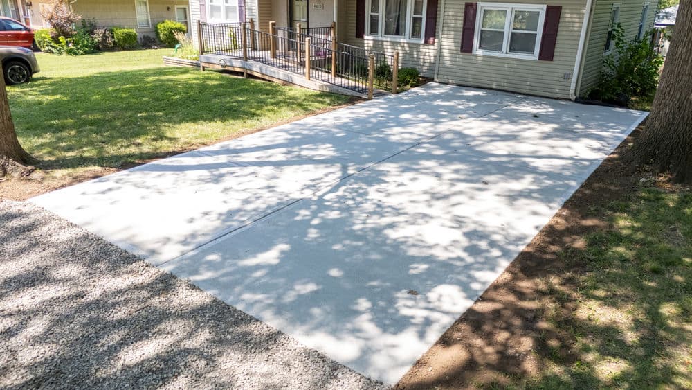 Gallery photos for Fresh Concrete Driveway for Enhanced Home Curb Appeal: Image #4
