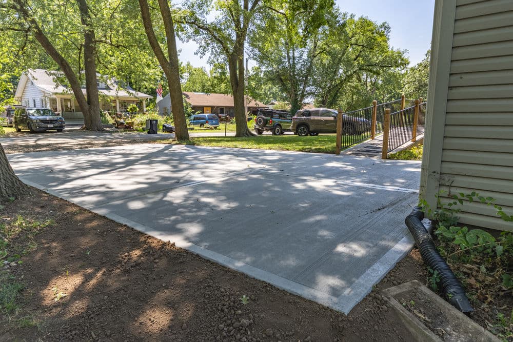 Gallery photos for Fresh Concrete Driveway for Enhanced Home Curb Appeal: Image #6